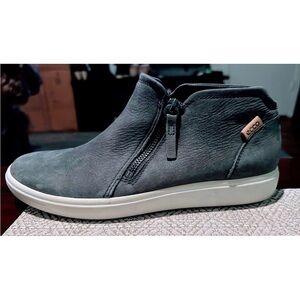 Ecco Women's Soft Gray Nubuck Ankle Booties